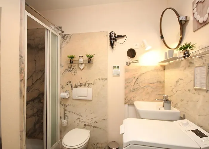 T2 Avec Balcon Et Wifi Au Centre Du Mont-dore - Fr-1-608-75 Apartment Le Mont-Dore